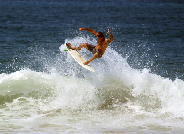 The Best Sunscreen for Surfing to Protect Against Sunburns